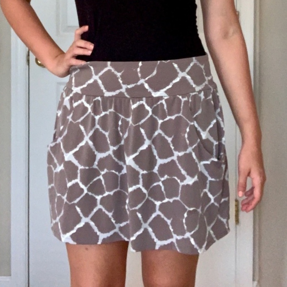 Banana Republic giraffe pattern skirt Sz S